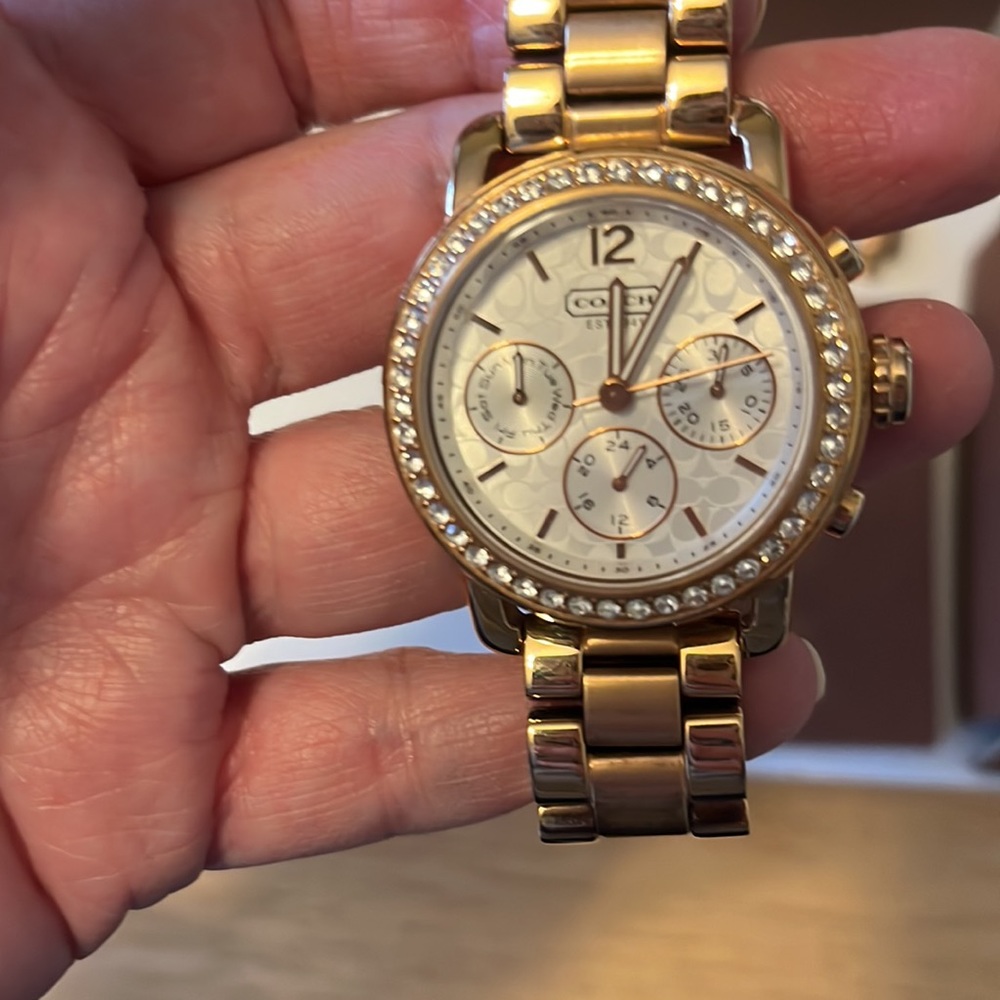 Coach ladies watch gold tone all stainless steel water resistant - Picture 2 of 12